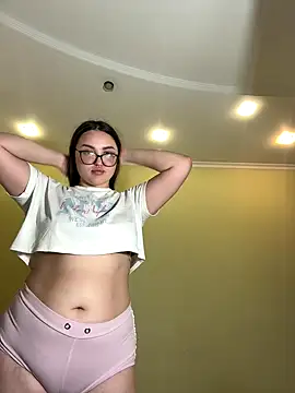 Snapshot of MiraLuccian chatting on October 2025 08:08:02 PM MiraLuccian online show from October 2025 08:08:02 PM