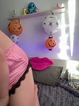 Snapshot of MiraLuccian chatting on October 2025 02:06:02 PM MiraLuccian online show from October 2025 02:06:02 PM