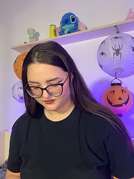 Snapshot of MiraLuccian chatting on October 2025 07:03:01 PM MiraLuccian online show from October 2025 07:03:01 PM