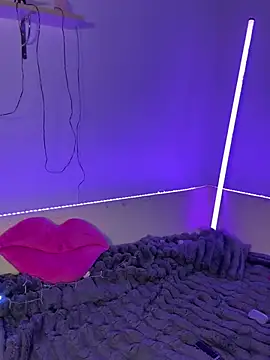 Snapshot of MiraLuccian chatting on February 2026 03:40:02 PM MiraLuccian online show from February 2026 03:40:02 PM