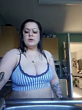 Snapshot of Saucy-Serenity chatting on April 2026 04:59:01 PM Saucy-Serenity online show from April 2026 04:59:01 PM