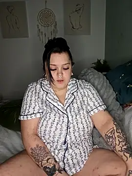 Snapshot of Saucy-Serenity chatting on May 2026 10:37:02 PM Saucy-Serenity online show from May 2026 10:37:02 PM
