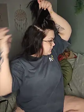 Snapshot of Saucy-Serenity chatting on May 2026 09:44:02 PM Saucy-Serenity online show from May 2026 09:44:02 PM