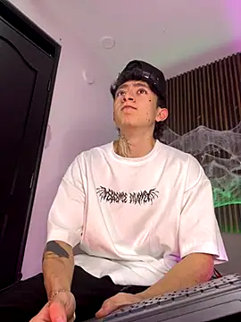 Snapshot of troy_rouge chatting on October 2025 07:12:01 PM troy rouge online show from October 2025 07:12:01 PM