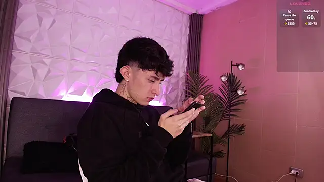 Snapshot of troy_rouge chatting on November 2025 07:13:01 PM troy rouge online show from November 2025 07:13:01 PM