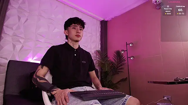 Snapshot of troy_rouge chatting on December 2025 07:30:02 PM troy rouge online show from December 2025 07:30:02 PM