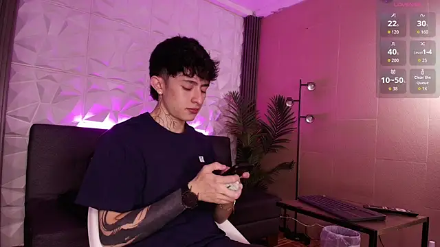 Snapshot of troy_rouge chatting on December 2025 07:31:01 PM troy rouge online show from December 2025 07:31:01 PM