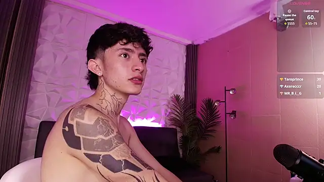 Snapshot of troy_rouge chatting on December 2025 07:53:02 PM troy rouge online show from December 2025 07:53:02 PM