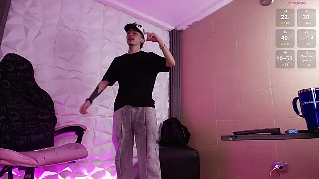 Snapshot of troy_rouge chatting on January 2026 11:25:01 AM troy rouge online show from January 2026 11:25:01 AM