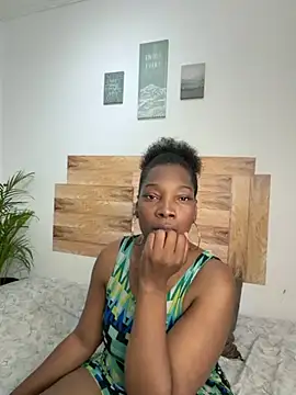 Nahomy gree online show from April 2026 07:25:02 PM