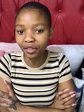 BondiBitch online show from October 2025 07:00:01 PM