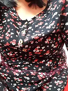 Snapshot of HEENAVE chatting on March 2025 08:08:01 AM HEENAVE online show from March 2025 08:08:01 AM