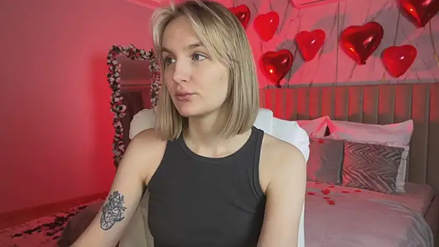 Snapshot of _Vikky_Moon_ chatting on February 2026 12:26:01 AM Vikky Moon online show from February 2026 12:26:01 AM