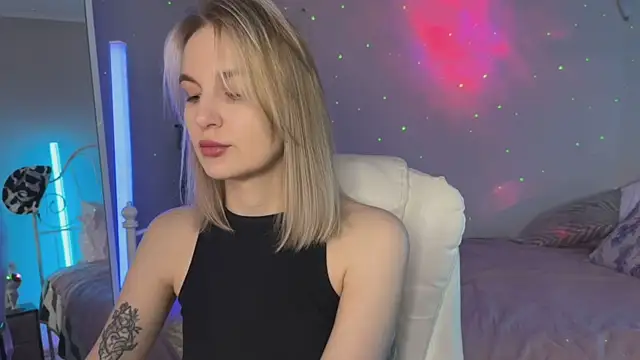 Snapshot of _Vikky_Moon_ chatting on June 2026 12:50:02 AM Vikky Moon online show from June 2026 12:50:02 AM