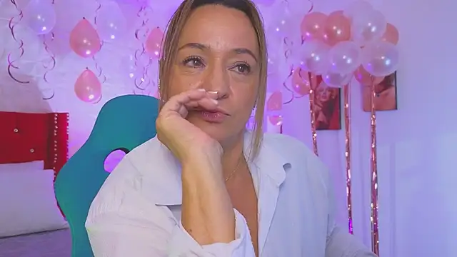 weet Evans    online show from November 2025 02:53:02 AM