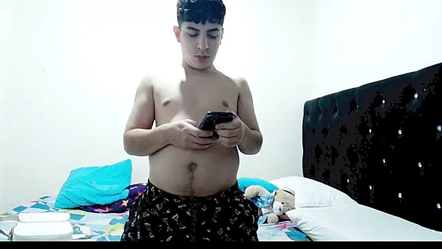 Snapshot of Kymberlyandlucas2 chatting on February 2026 04:22:01 AM Kymberlyandlucas2 online show from February 2026 04:22:01 AM