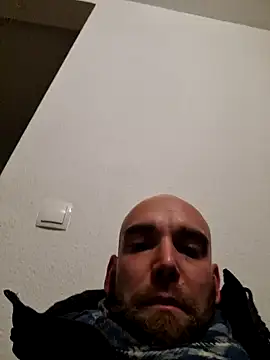 Smokeym123 online show from February 2026 07:04:01 PM