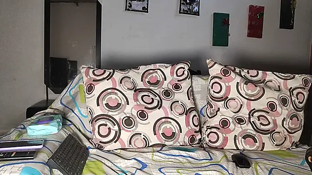 Snapshot of Milu_curly chatting on February 2026 01:54:02 PM Milu curly online show from February 2026 01:54:02 PM