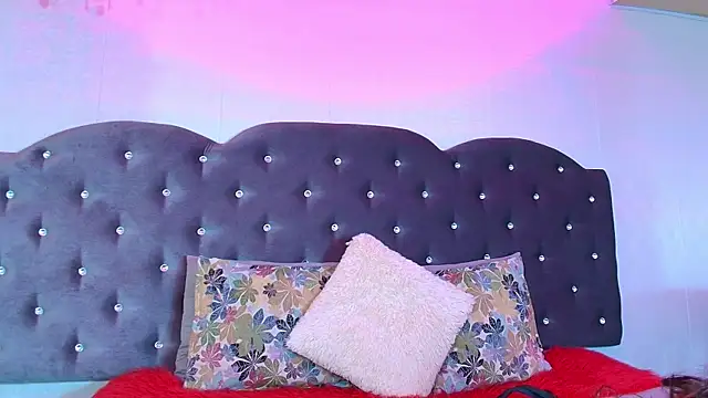 Lia Valmont online show from November 2025 12:48:02 PM