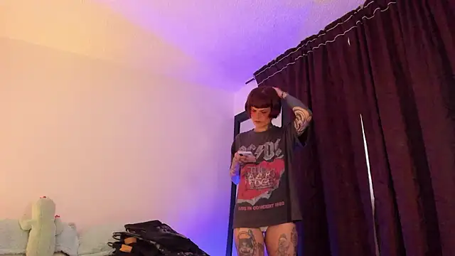 Alessamoth online show from February 2026 08:57:02 PM