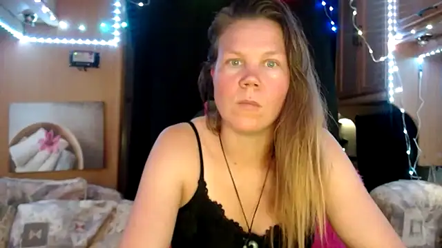 Snapshot of CallMeMaria chatting on January 2025 01:04:02 PM CallMeMaria online show from January 2025 01:04:02 PM