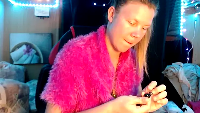 Snapshot of CallMeMaria chatting on March 2025 08:28:01 PM CallMeMaria online show from March 2025 08:28:01 PM