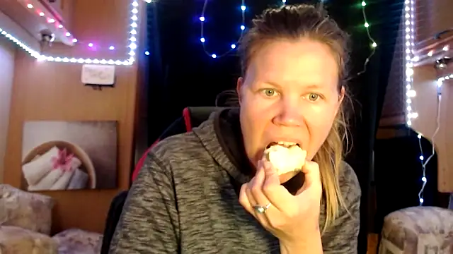 Snapshot of CallMeMaria chatting on March 2025 11:51:01 AM CallMeMaria online show from March 2025 11:51:01 AM