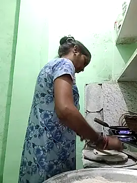 Hotty-Nidhi online show from October 2025 04:02:02 PM