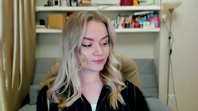 Kara Smith  online show from November 2025 12:44:01 AM