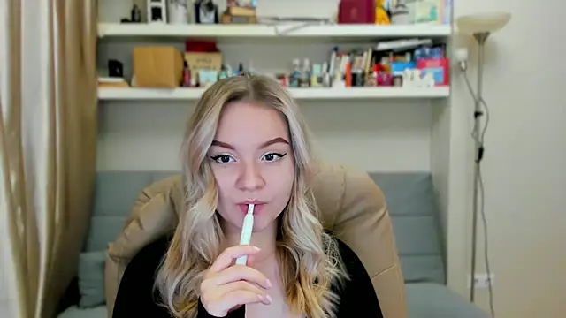 Kara Smith  online show from November 2025 01:26:02 AM