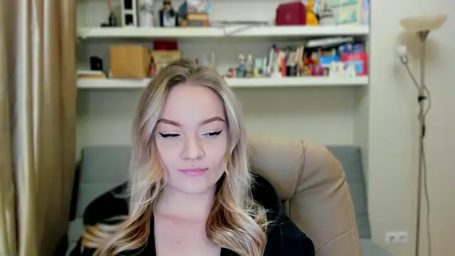 Kara Smith  online show from November 2025 11:40:02 PM