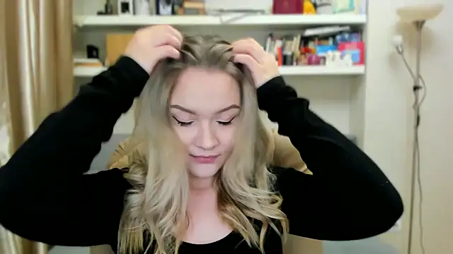 Kara Smith  online show from November 2025 10:58:02 PM