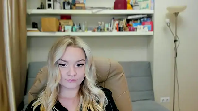 Kara Smith  online show from December 2025 11:02:01 PM