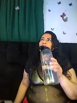 Snapshot of AlexaNovoa_ chatting on May 2026 01:24:01 AM AlexaNovoa online show from May 2026 01:24:01 AM
