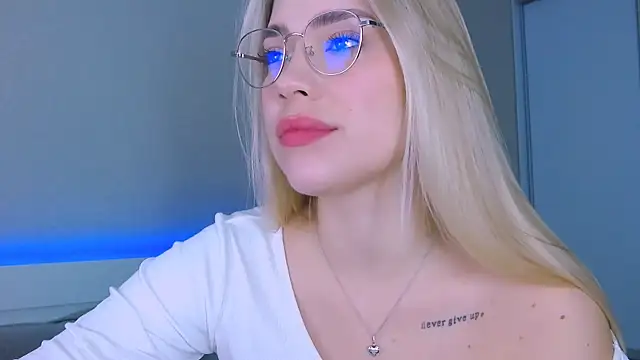 Snapshot of DIANAxxxDIAMOND chatting on October 2025 07:22:01 AM DIANAxxxDIAMOND online show from October 2025 07:22:01 AM