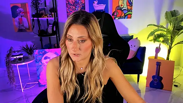 Snapshot of SarahAlluring chatting on October 2025 11:55:01 AM SarahAlluring online show from October 2025 11:55:01 AM