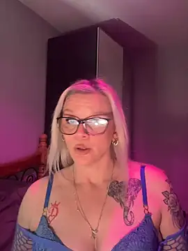 Curvy-Cleo online show from April 2026 09:41:02 PM