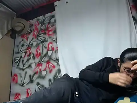 Snapshot of SHARONYJQVI chatting on September 2025 09:53:02 PM SHARONYJQVI online show from September 2025 09:53:02 PM