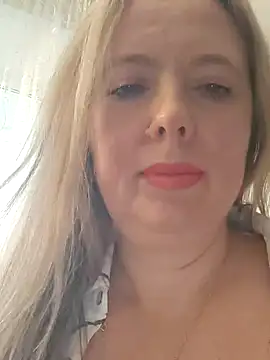 Irina3718 online show from November 2025 02:08:01 PM