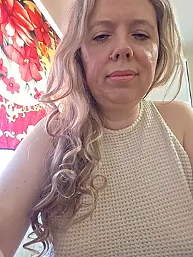 Snapshot of Irina3718 chatting on June 2026 07:22:01 AM Irina3718 online show from June 2026 07:22:01 AM