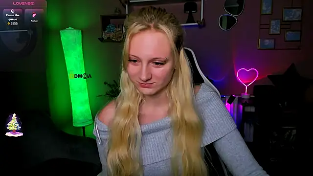 madam uliis online show from December 2025 10:20:02 AM