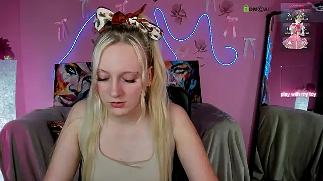Snapshot of madam_uliis chatting on May 2026 09:47:02 AM madam uliis online show from May 2026 09:47:02 AM