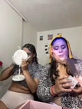 Snapshot of nicky_andcamil chatting on December 2025 09:32:01 PM nicky andcamil online show from December 2025 09:32:01 PM