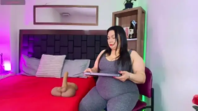 Snapshot of EllenaBoobs_ chatting on June 2026 04:04:01 AM EllenaBoobs online show from June 2026 04:04:01 AM