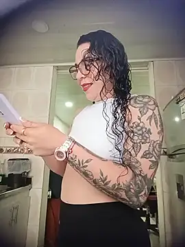 Snapshot of mia_velvet1 chatting on June 2026 01:24:02 PM mia velvet1 online show from June 2026 01:24:02 PM