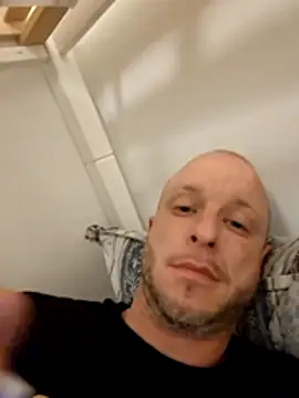 Snapshot of svenpfeifer chatting on May 2026 02:40:02 AM svenpfeifer online show from May 2026 02:40:02 AM