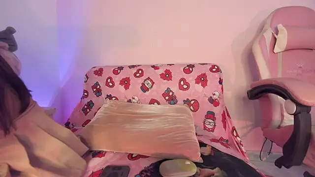 kitty-kryss online show from April 2026 05:08:02 PM