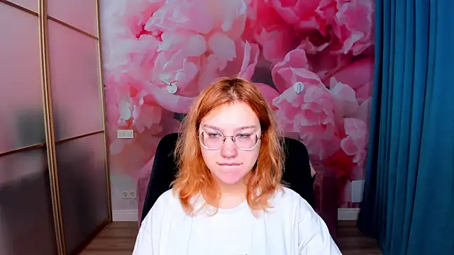 AngelinaLow online show from December 2025 06:31:01 AM