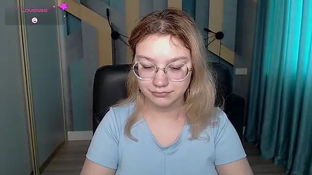 AngelinaLow online show from February 2026 12:15:01 PM