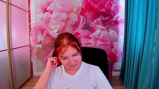 Snapshot of AngelinaLow chatting on June 2026 11:34:02 AM AngelinaLow online show from June 2026 11:34:02 AM